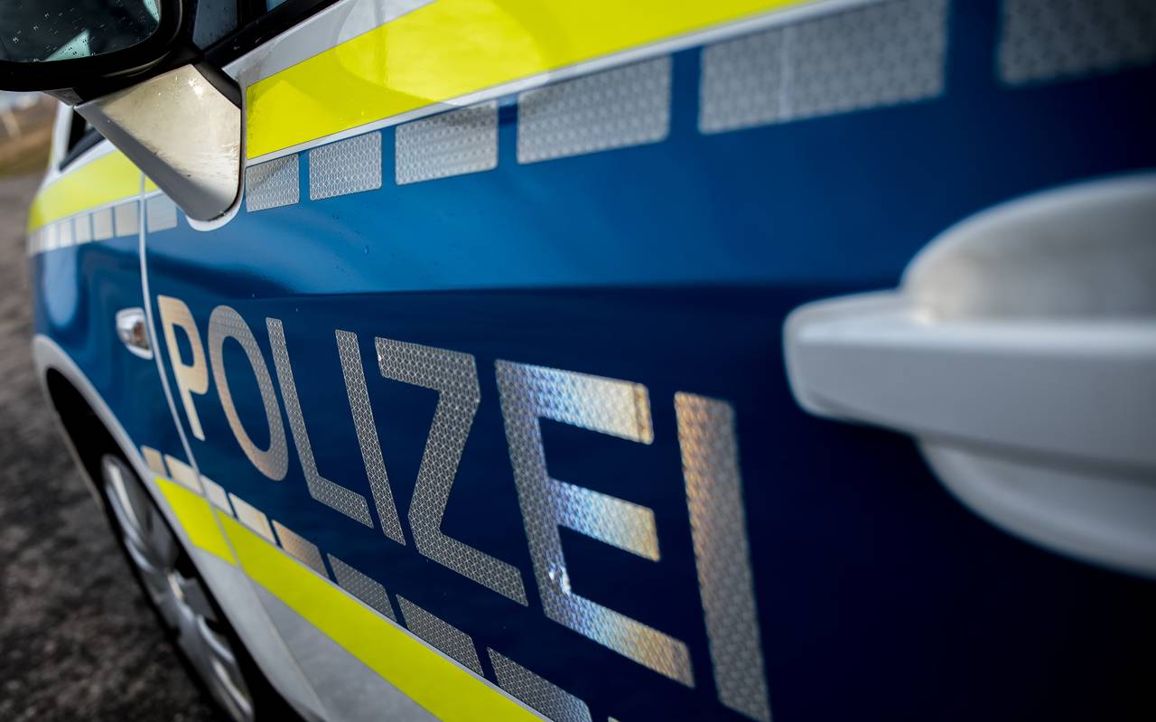 Ein Einsatzwagen der Polizei (Symbolbild).
Bei Verwendung in Social Media muss die Bildquelle am Bild genannt werden; bei Verwendung als Nachrichtenbild spielt das System diese automatisch mit aus.
