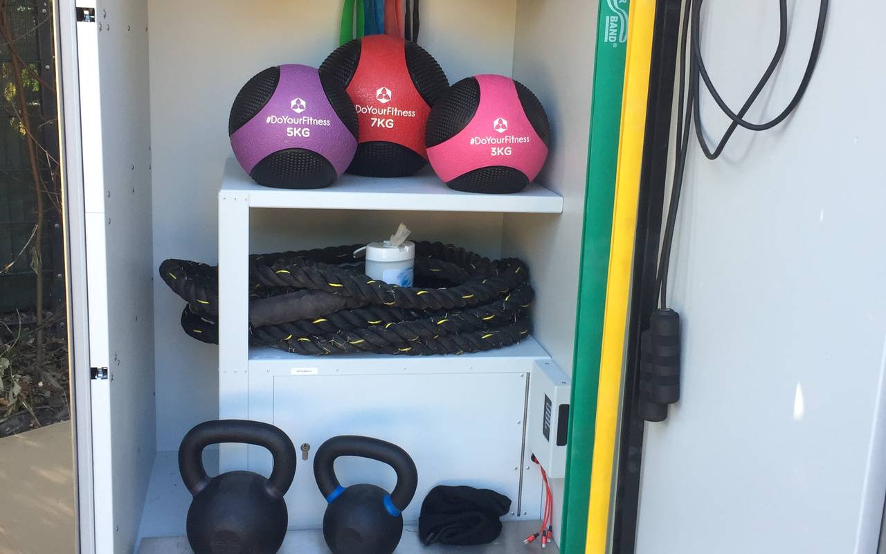 Sportbox an der Klönnewiese in DU-Neudorf, Nähe MSV-Arena, direkt hinter dem Seehaus.