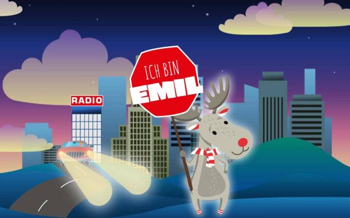 Elch Emil mit Schild