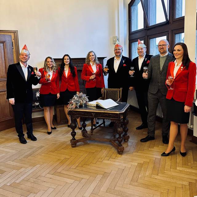 Die Karnevalscrew zusammen mit Sören Link (2. v. r.)