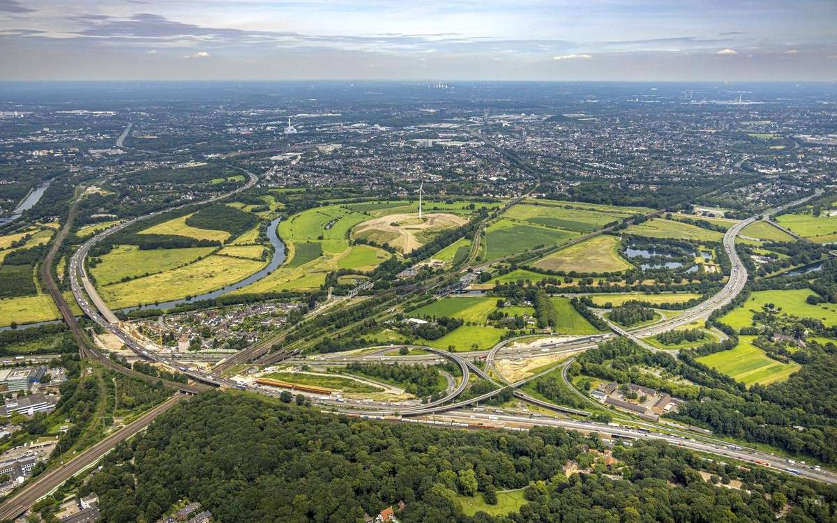 Die A40 ist im Kreuz Kaiserberg über das Wochenende teilweise gesperrt.