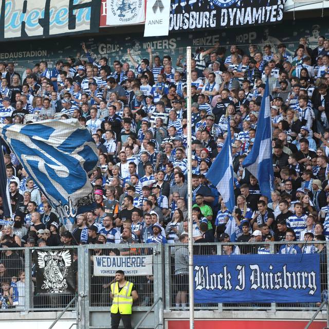 Fans des MSV Duisburg sind heiß auf das Derby gegen Oberhausen
