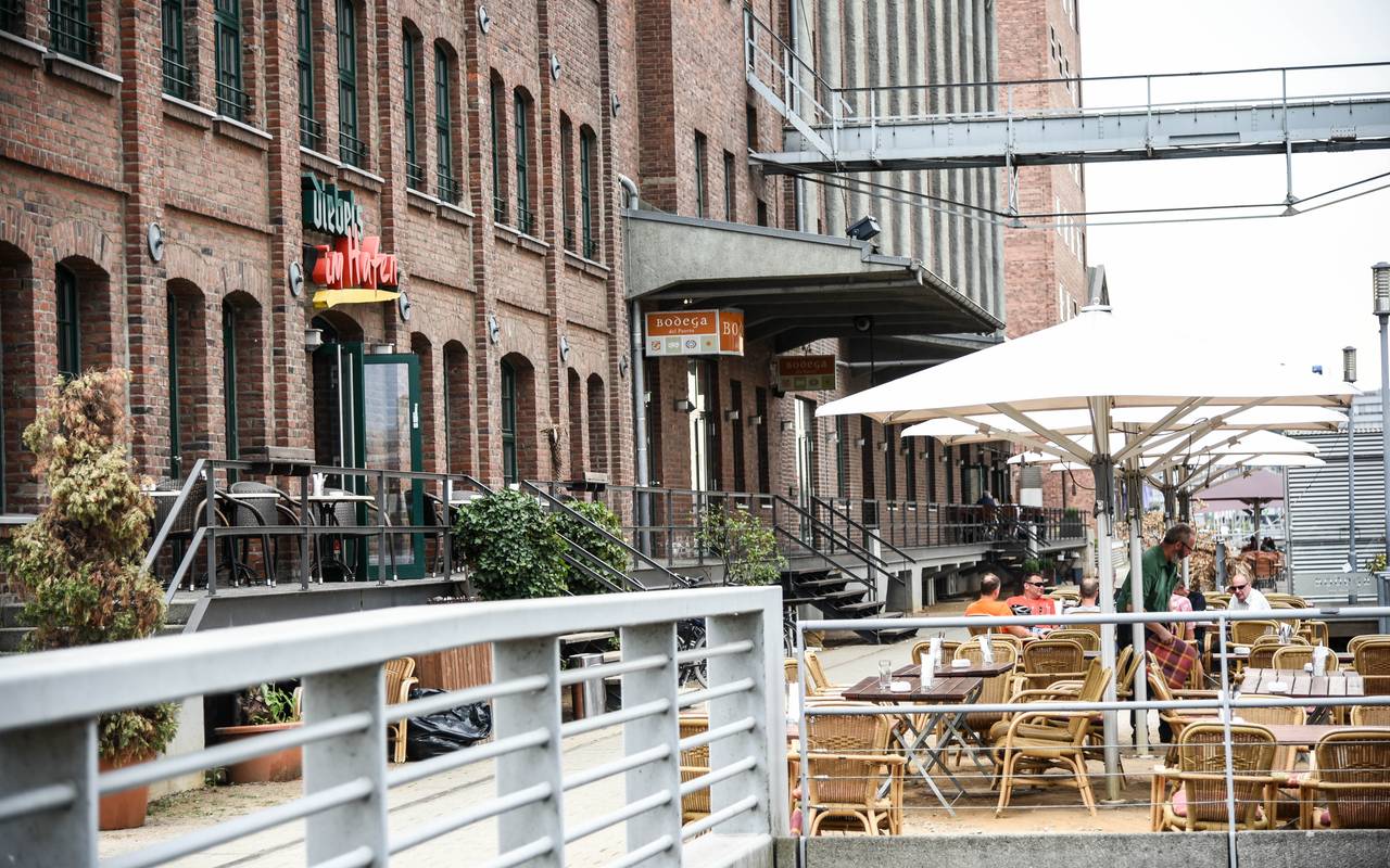 Innenhafen - altes Restaurant im Hafen