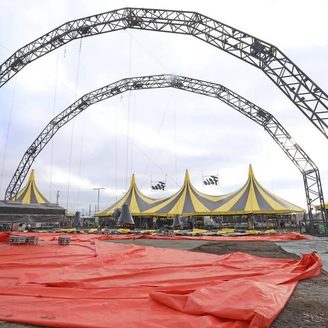 FlicFlac baut das Zelt ab