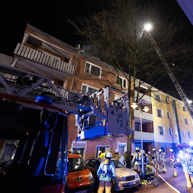 Die Feuerwehr war bei einem Wohnungsbrand in Marxloh im Einsatz.