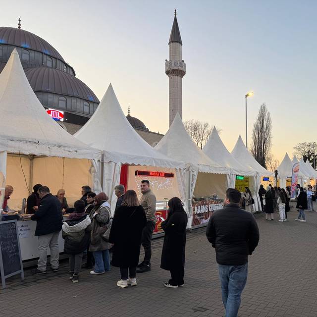 Ramadan-Basar vor der Zentralmoschee in Marxloh