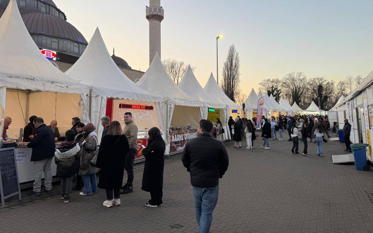Ramadan-Basar vor der Zentralmoschee in Marxloh