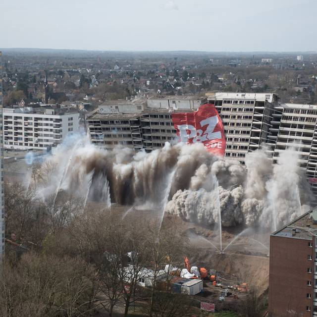 Der dritte weiße Riese wird gesprengt.