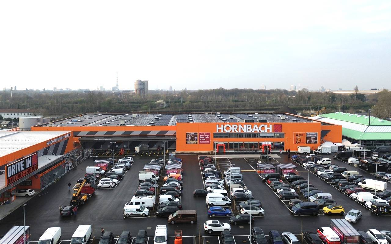 Der neue Hornbach ist an der Düsseldorfer Straße in Wanheimerort entstanden