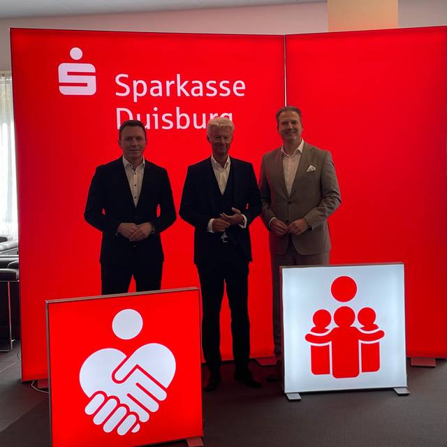 Der Vorstand versammelt sich zur Bilanz der Sparkasse Duisburg 2024.