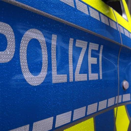 Die Polizei hat am Wochenende (5. und 6. April) zusammen mit dem Zoll und dem Ordnungsamt zahlreiche Kontrollen durchgeführt. Ziel der Aktion waren Barbershops, Teestuben und Spielhallen.
