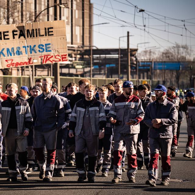 Mitarbeiter von HKM und Thyssenkrupp protestieren gemeinsam gegen die Kündigung der Lieferverträge