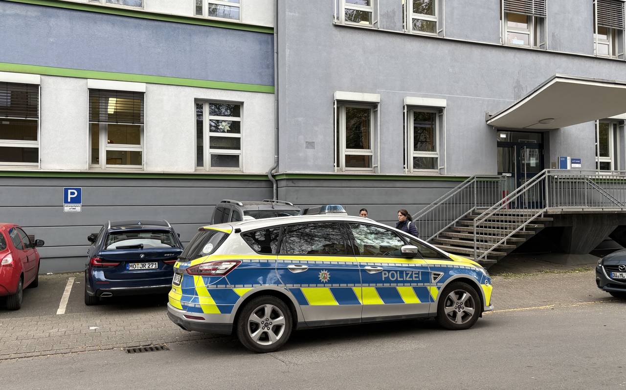 Polizeieinsatz am Max-Planck-Gymnasium in Duisburg-Meiderich.