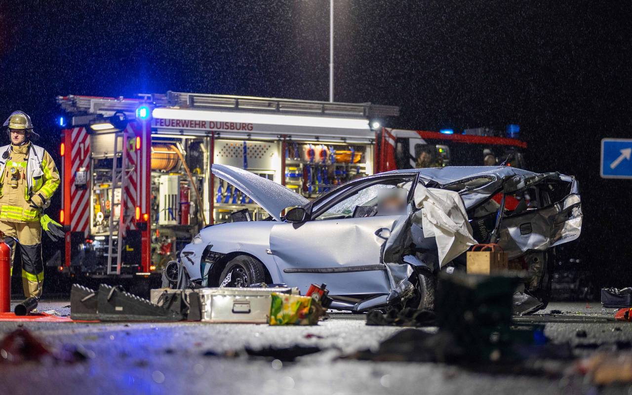 Nach einem tödlichen Unfall (18.4.) auf der A59, war die Autobahn stundenlang gesperrt.