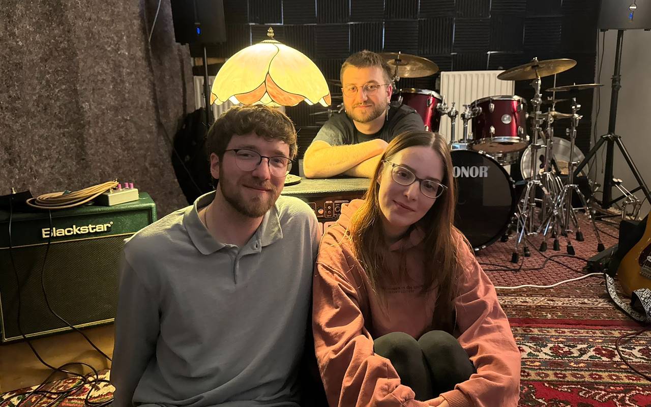 Band Boya Dim in ihrem Proberaum