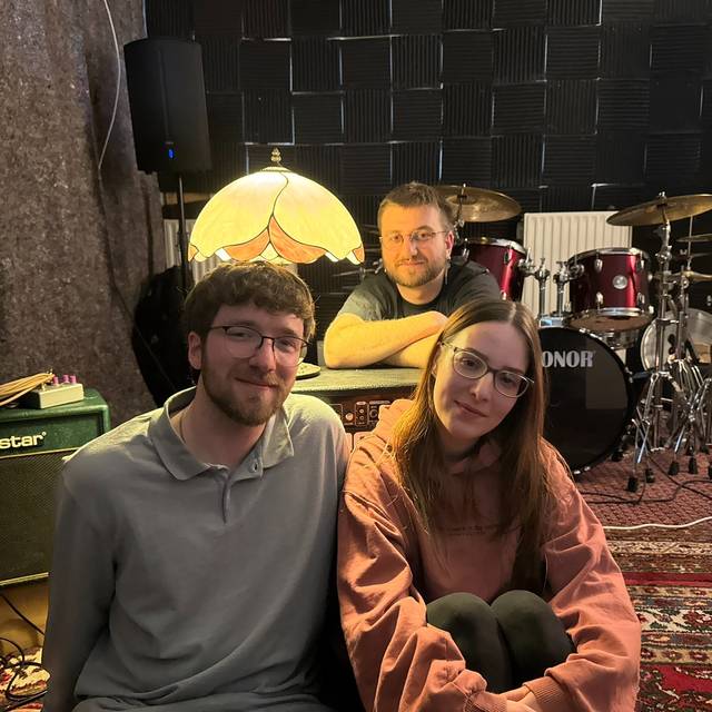 Band Boya Dim in ihrem Proberaum