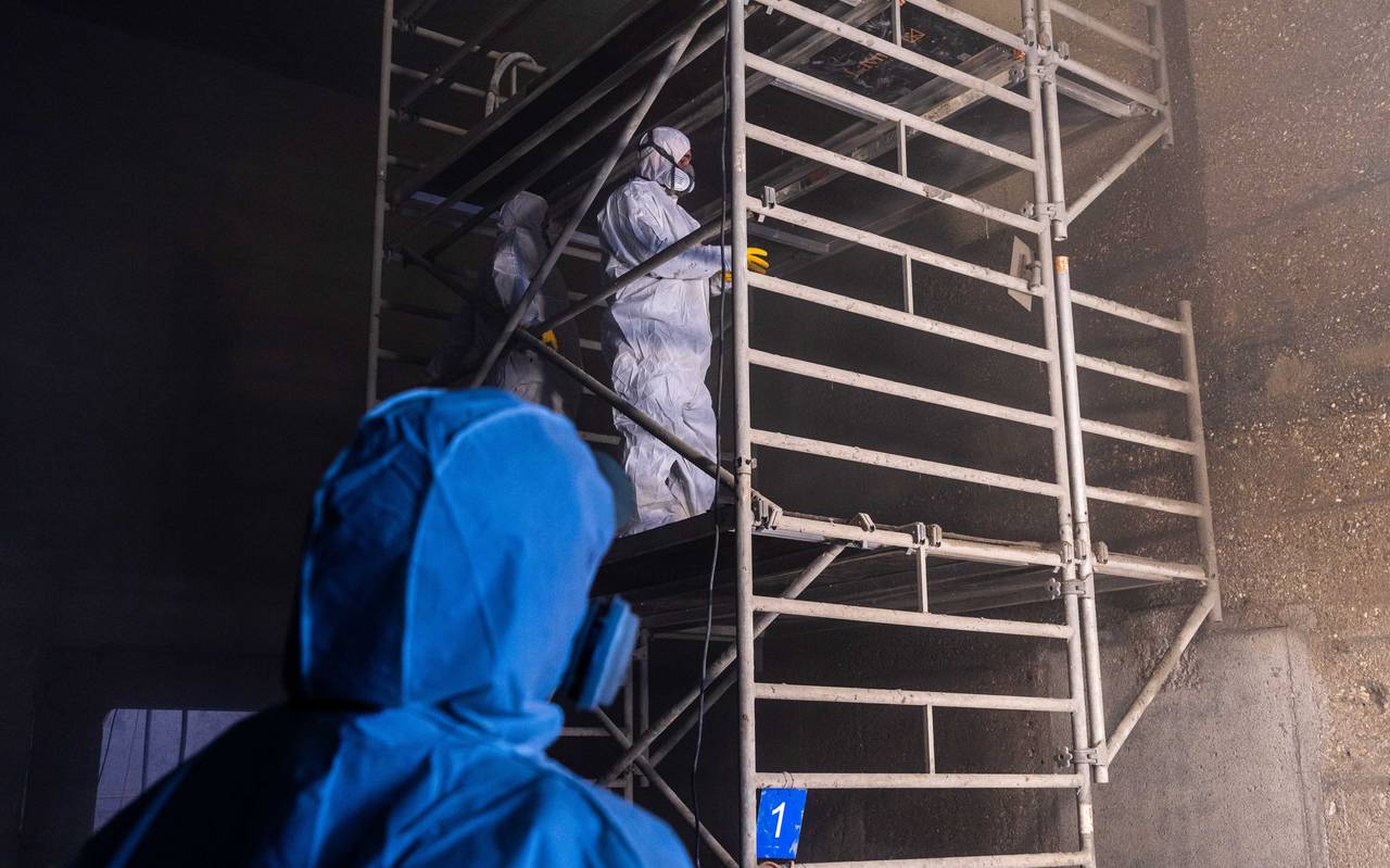 Mehr als 6 Meter hoch ist jede der Kammern in Duisburg, so dass im Innern Gerüste für die Arbeiten aufgebaut werden müssen.