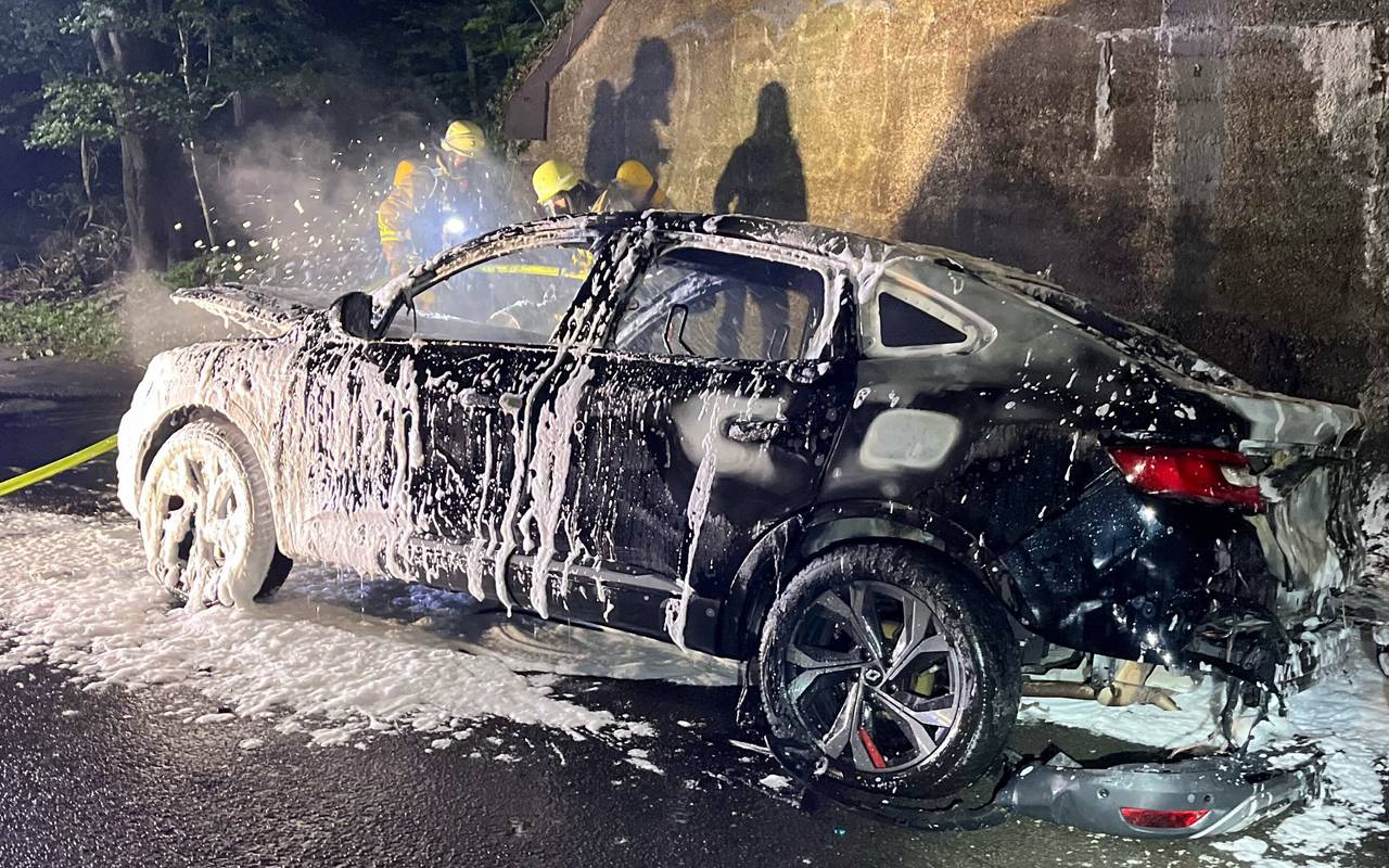 Autobrand in Duisburg Obermarxloh