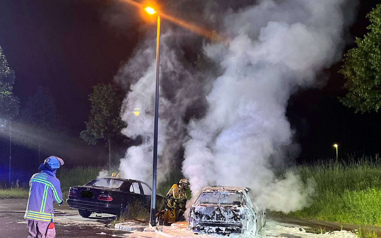 In Duisburg-Rheinhausen haben Autos gebrannt