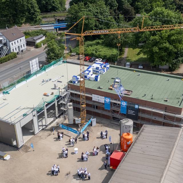 Richtfest am neuen Gerätehaus der Feuerwehr in Duisburg-Walsum