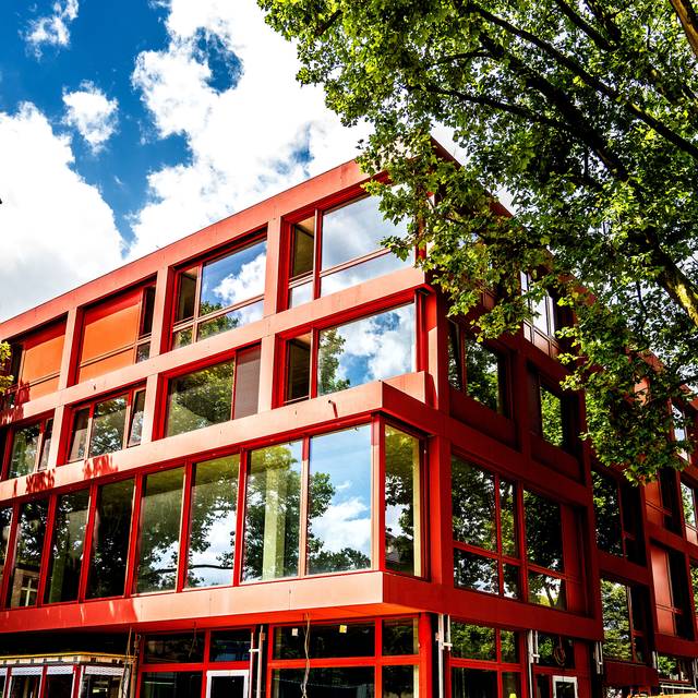 Herbert-Grillo-Gesamtschule von außen.