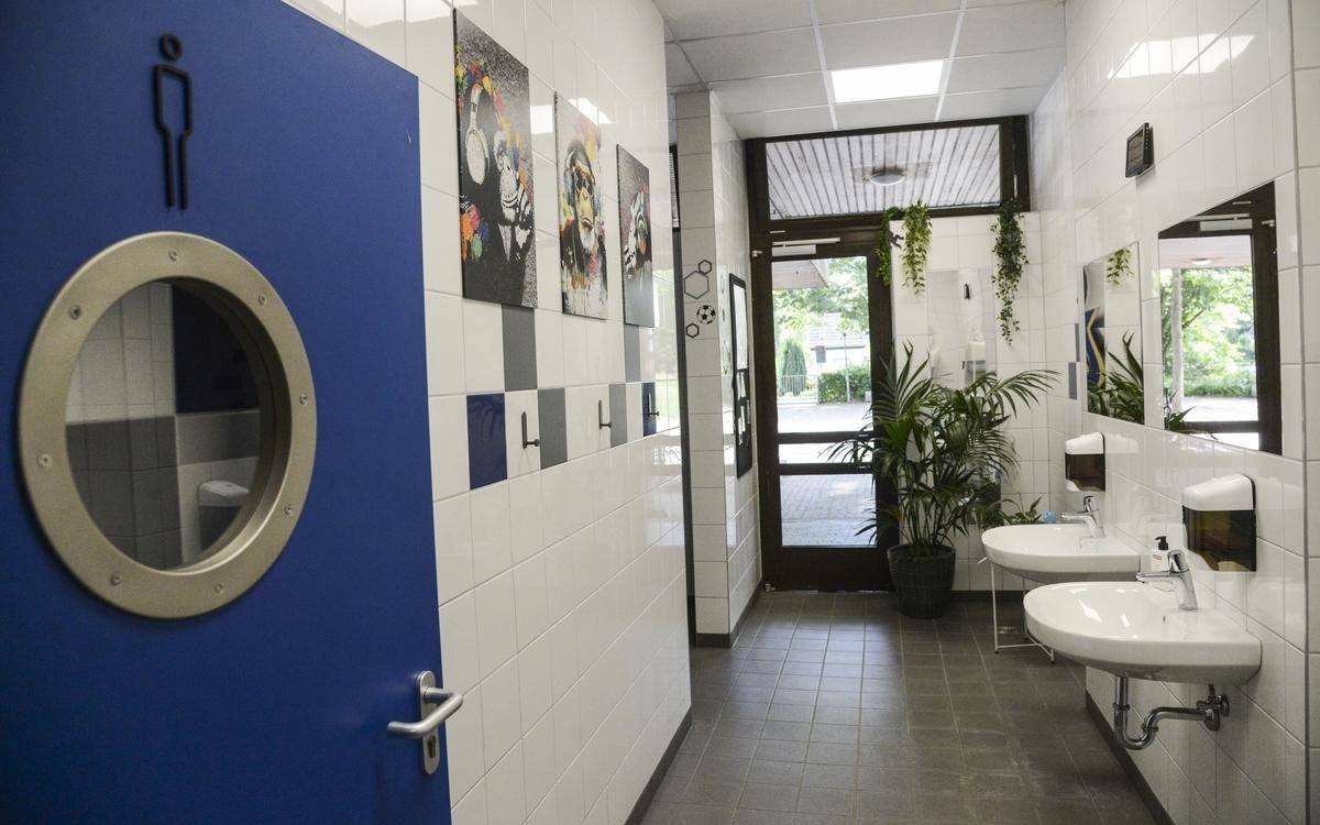 Schülerinnen und Schüler der Gesamtschule Süd haben sich ein Konzept überlegt, um ihre Toiletten sauber und ordentlich zu halten.