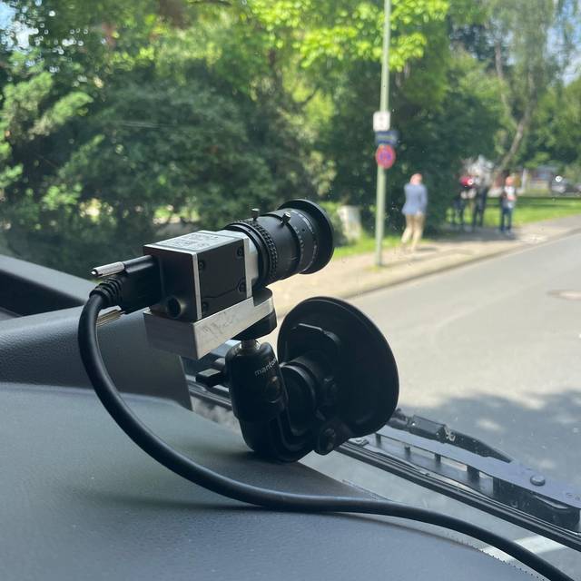 Kamera der KI am Armaturenbrett der Müllabfuhr