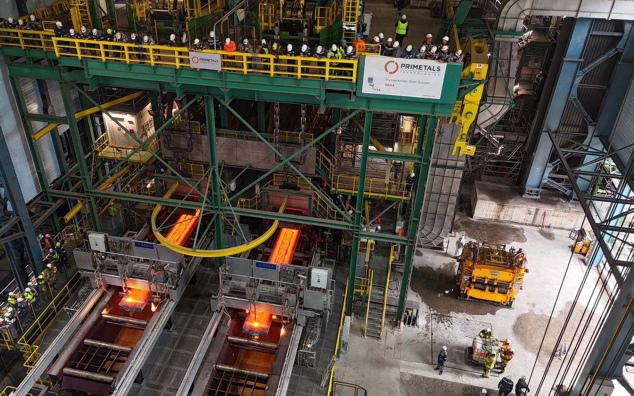 Hochlauf gestartet: die neue Stranggießanlage 4 hat erfolgreich die ersten Brammen gegossen