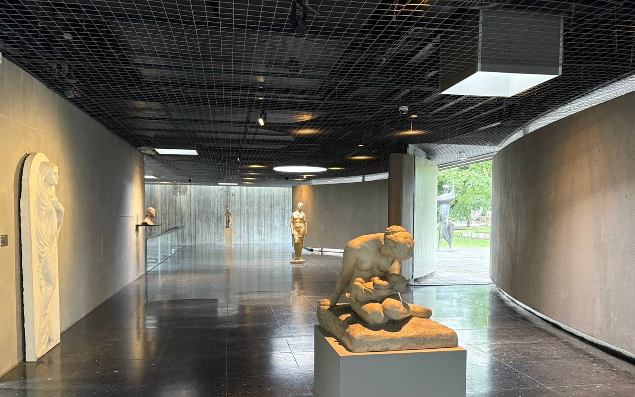 Im Lehmbruck Museum in Duisburg trifft Kunstgeschichte auf moderne Skulpturen.