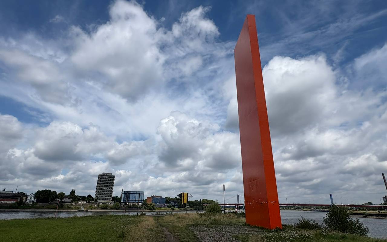 Das Rheinorange markiert den Zusammenfluss von Rhein und Ruhr.
