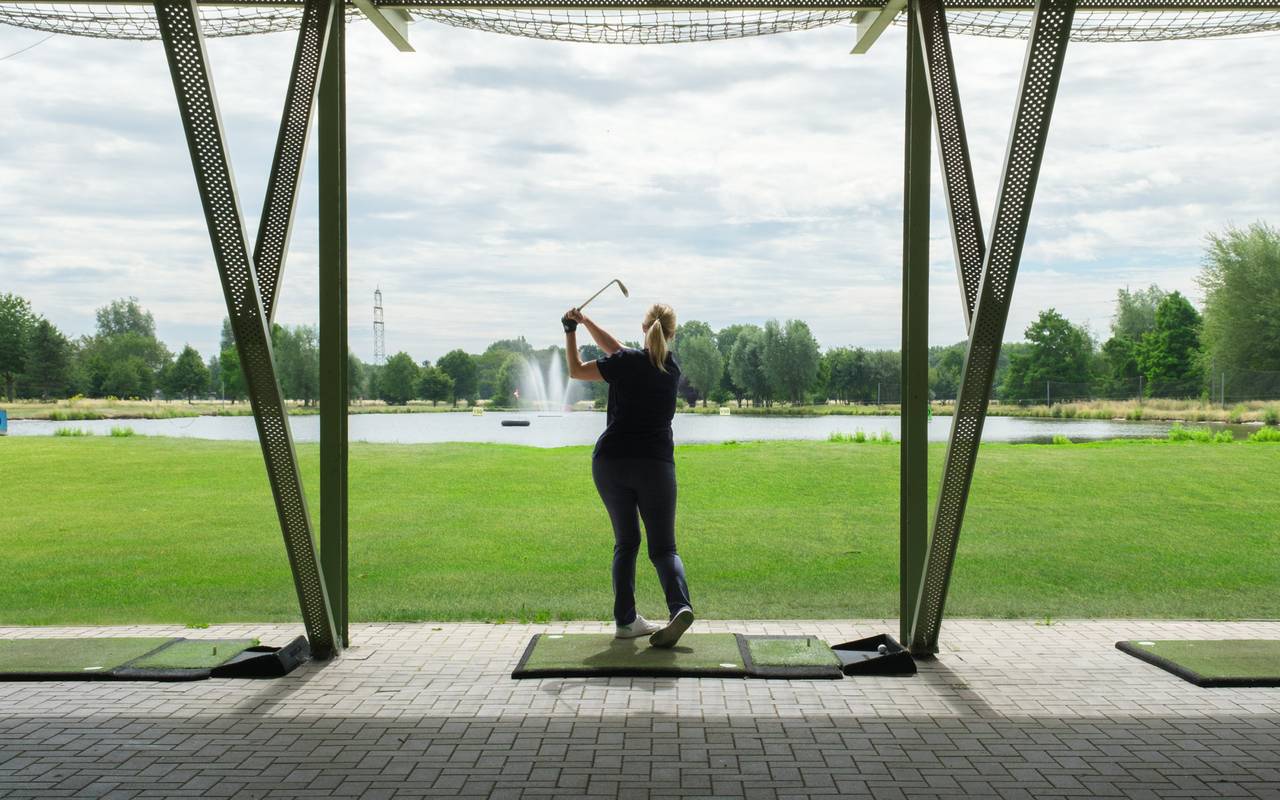 Im Golfclub Röttgersbach könnt ihr ohne Mitgliedschaft den Schläger schwingen.