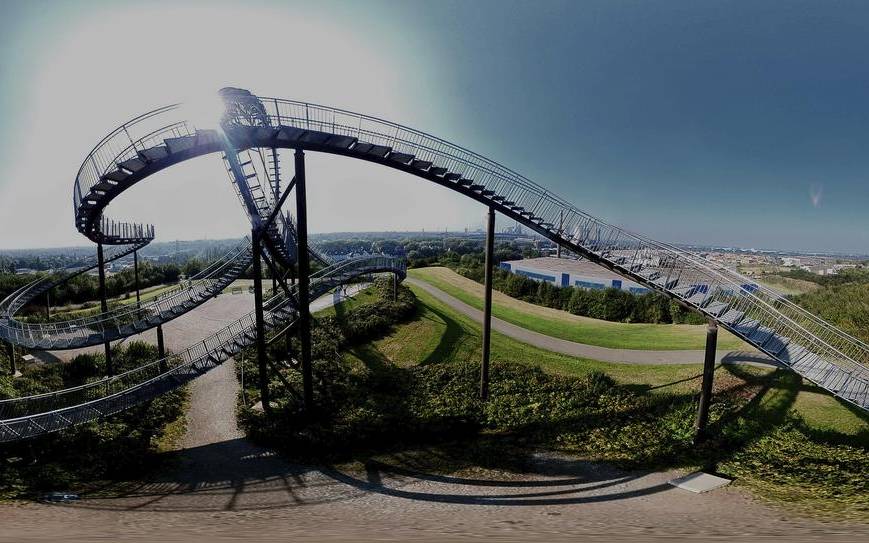 Als begehbare Achterbahn wurde Tiger & Turtle weltbekannt.