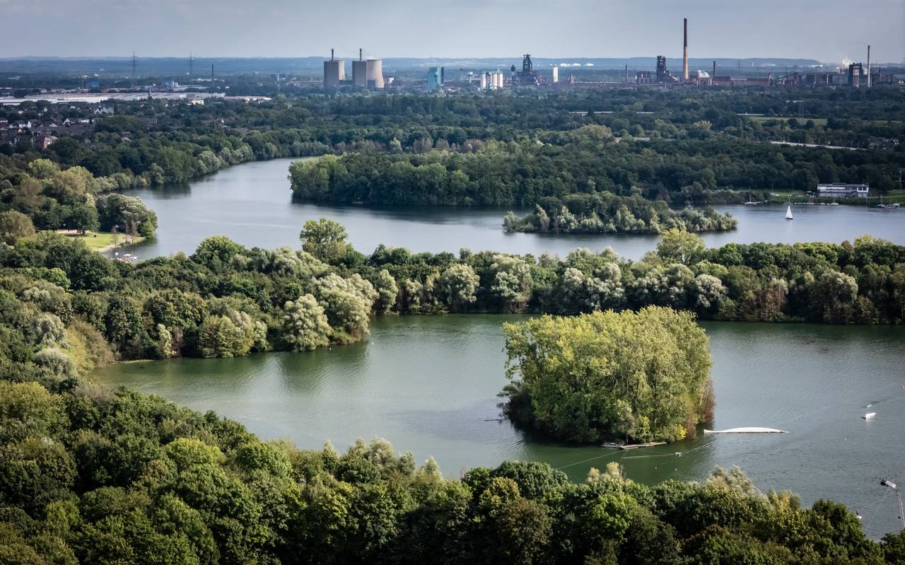 Blick auf den Toeppersee mit all seinen Aktivitäten