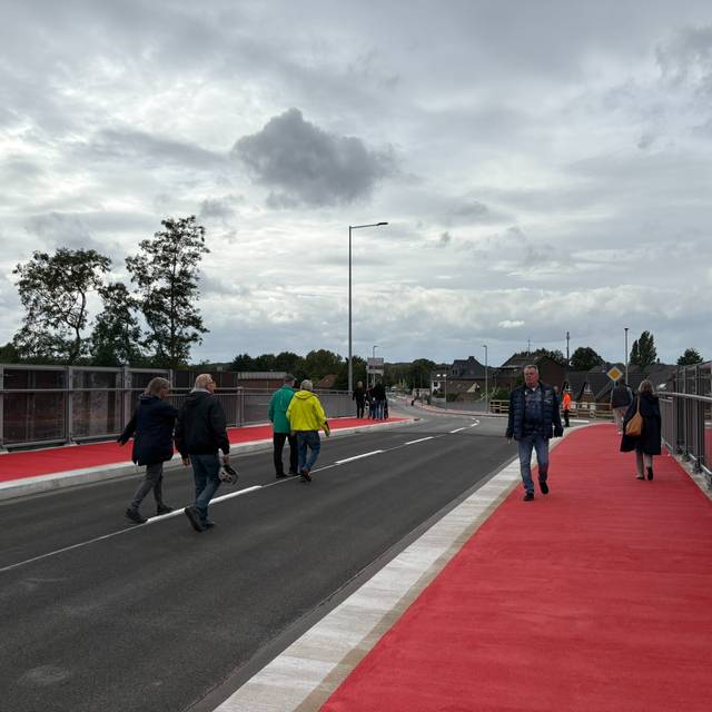 Neue Cölve-Brücke in Duisburg eröffnet