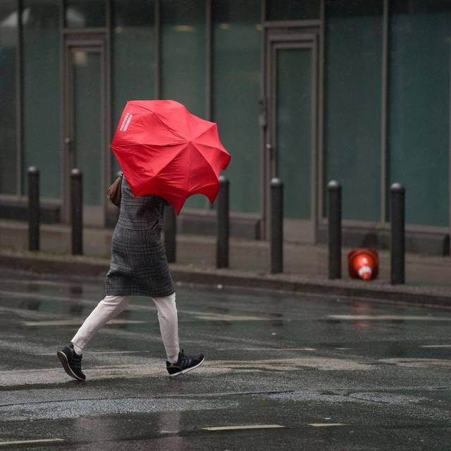 Regen und heftiger Wind in Frankfurt/Main