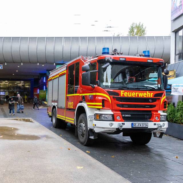 Pulver-Attacke am Duisburger Hauptbahnhof: Täter bewirft Frau mit Vitamin C