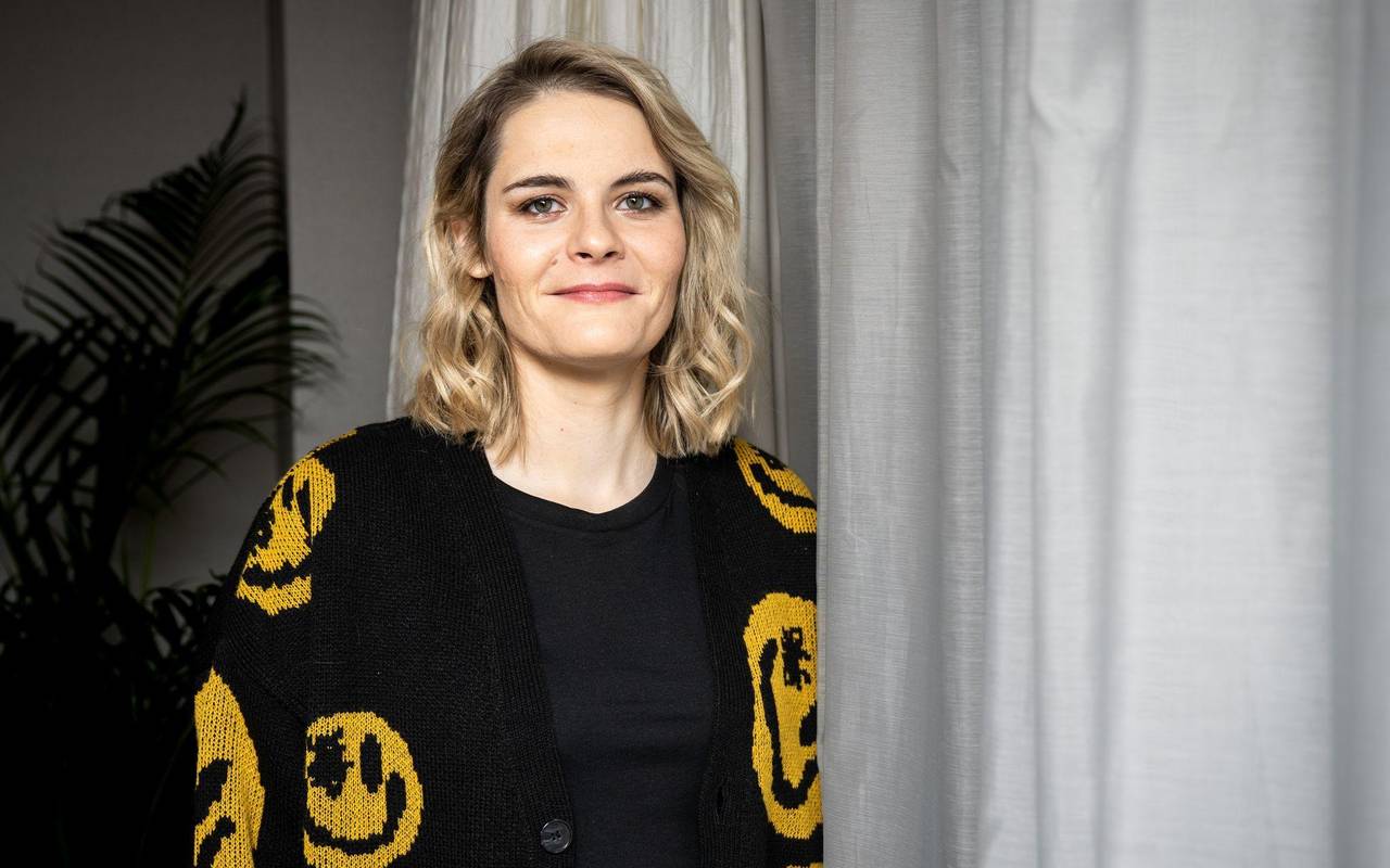 Hazel Brugger gewinnt Comedypreis für ESC-Moderation