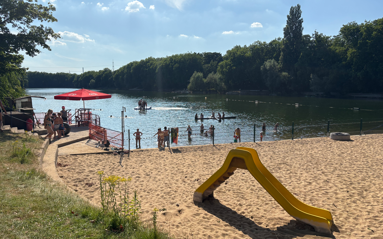Im Freibad Kruppsee kann man sowohl im See schwimmen als auch in einem Schwimmerbecken.