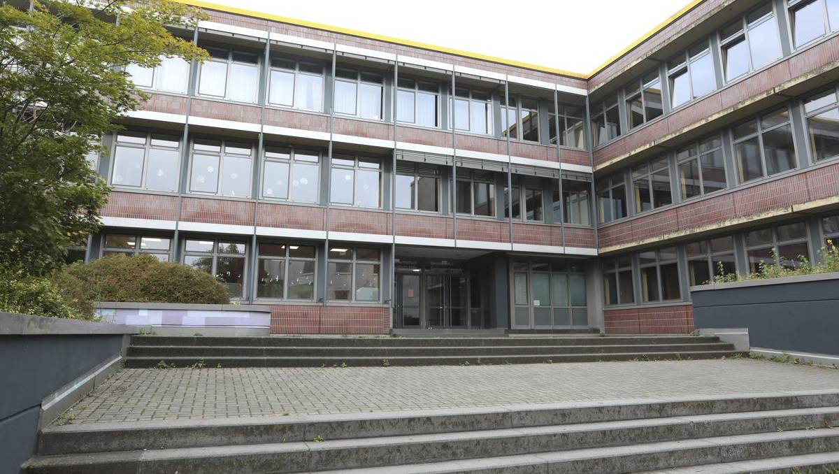 Bedrohungslage an 13 Gesamt- und Sekundarschulen in Duisburg. Diese bleiben deshalb am Montag (7.4.) geschlossen.