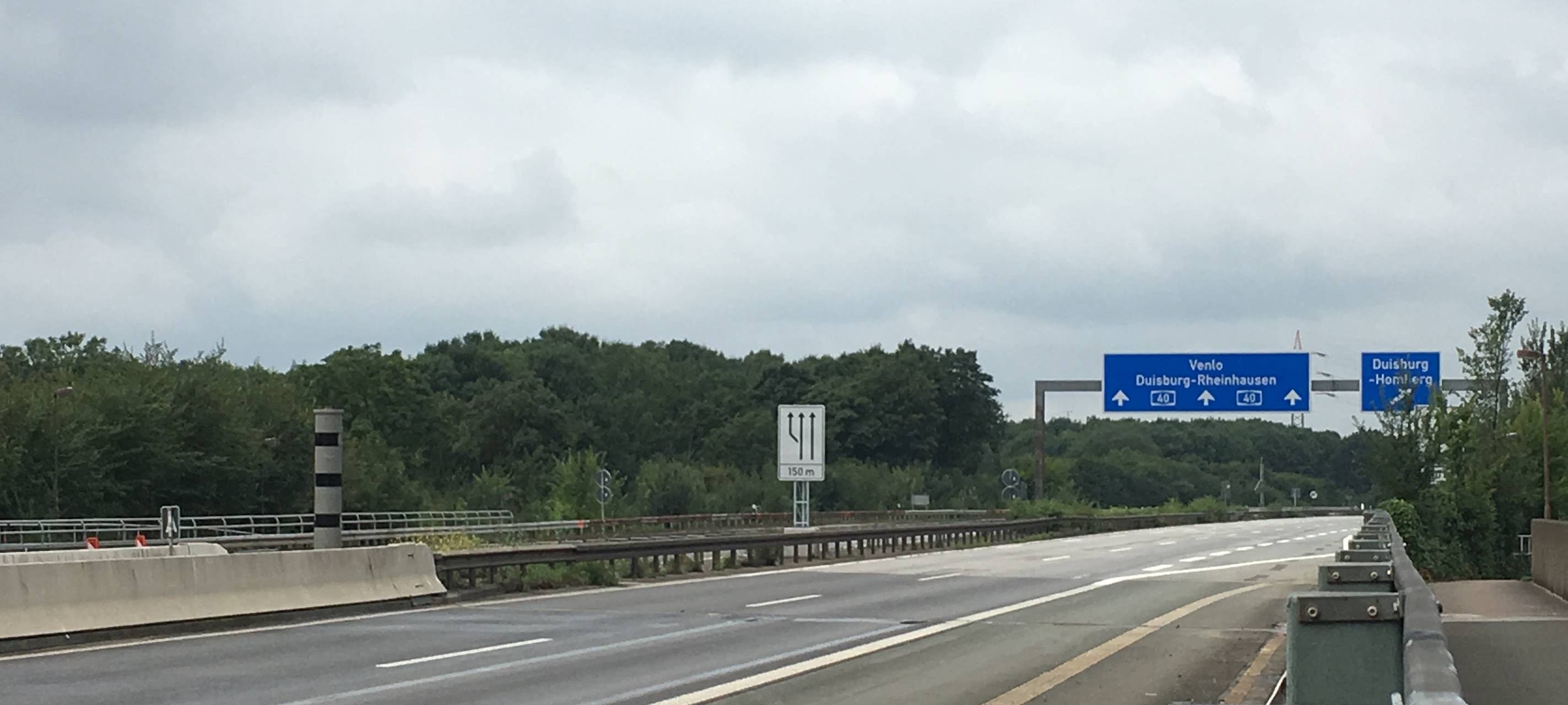 Nach Unfall: A40 Richtung Venlo erstmal einspurig