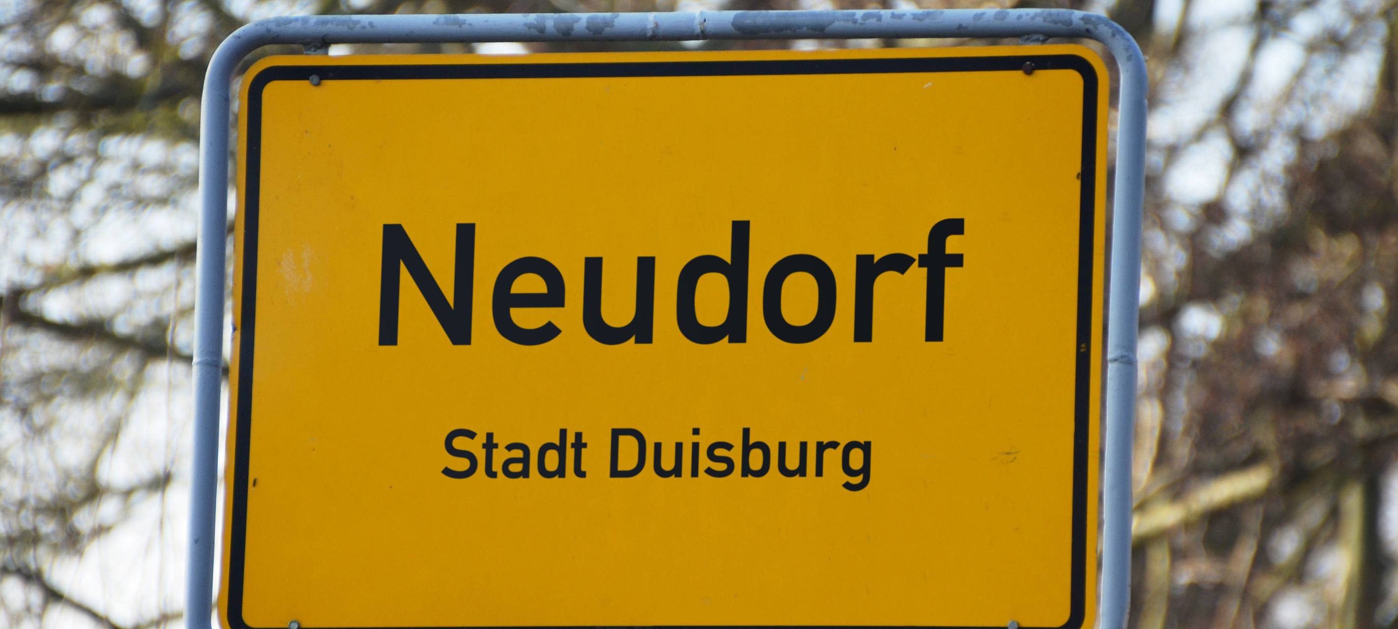 Auto überschlägt sich in Neudorf