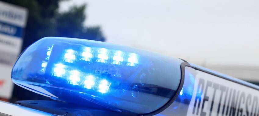 Blaulicht an einem Rettungswagen (Symbolbild).