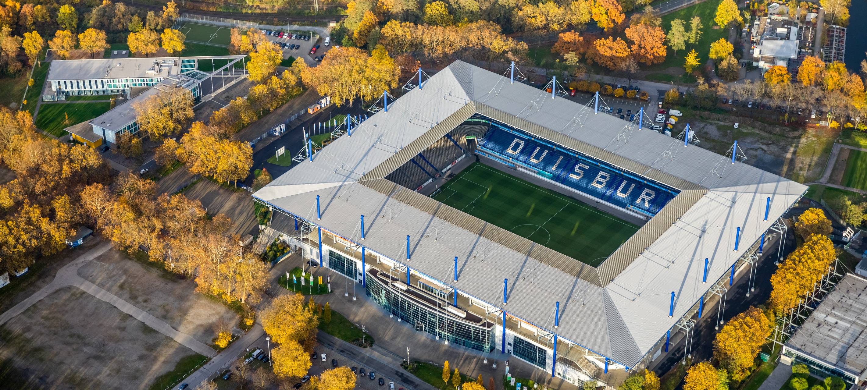 MSV Duisburg: Reparatur des Stadiondachs hat begonnen
