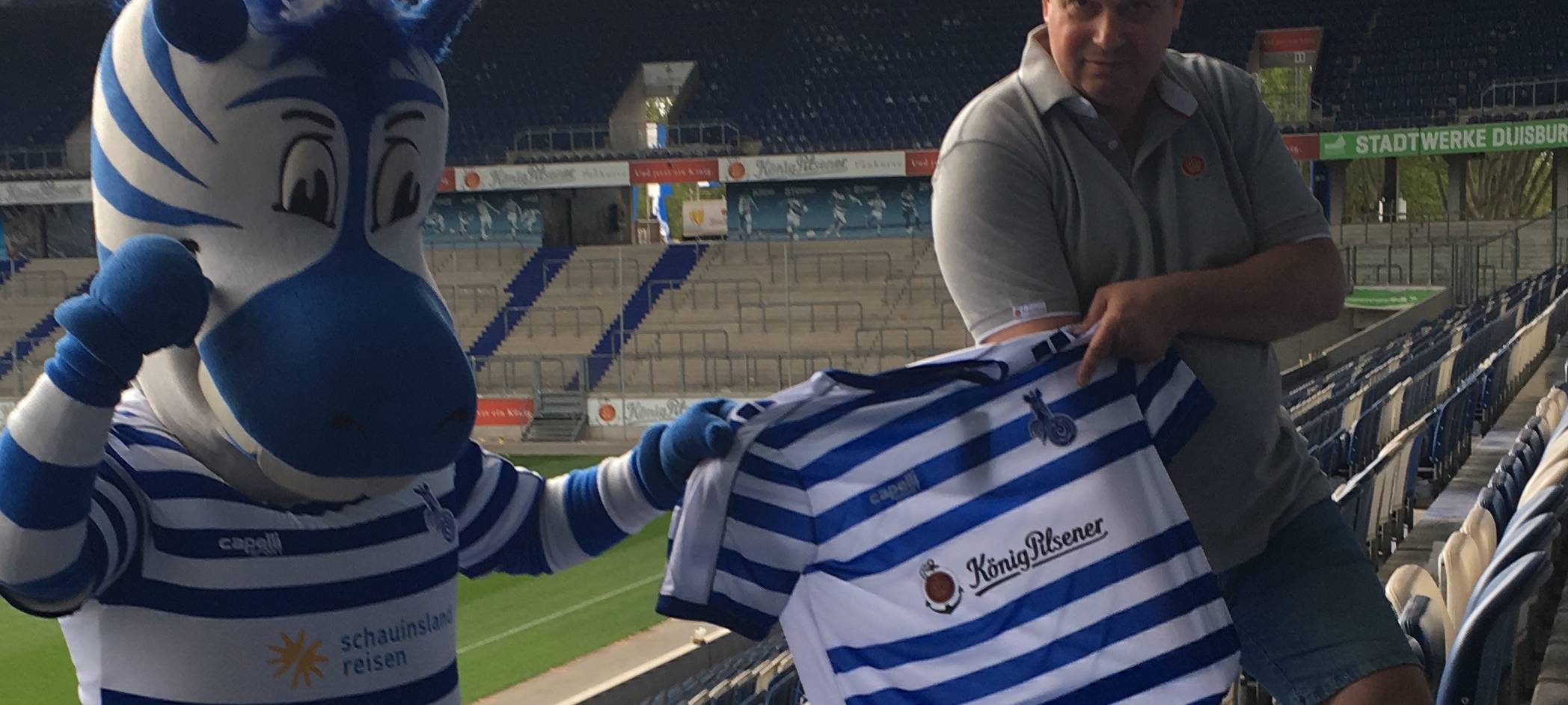 Beflockung der MSV-Trikots mit Köpi als Sponsor läuft