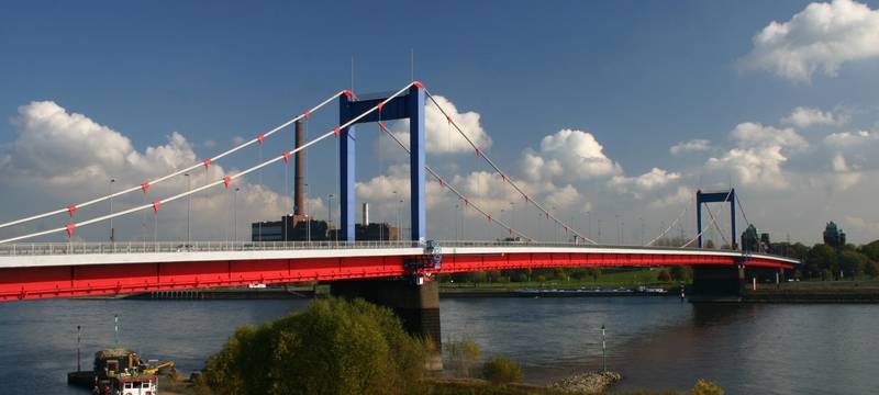 Spur auf Friedrich-Ebert-Brücke gesperrt