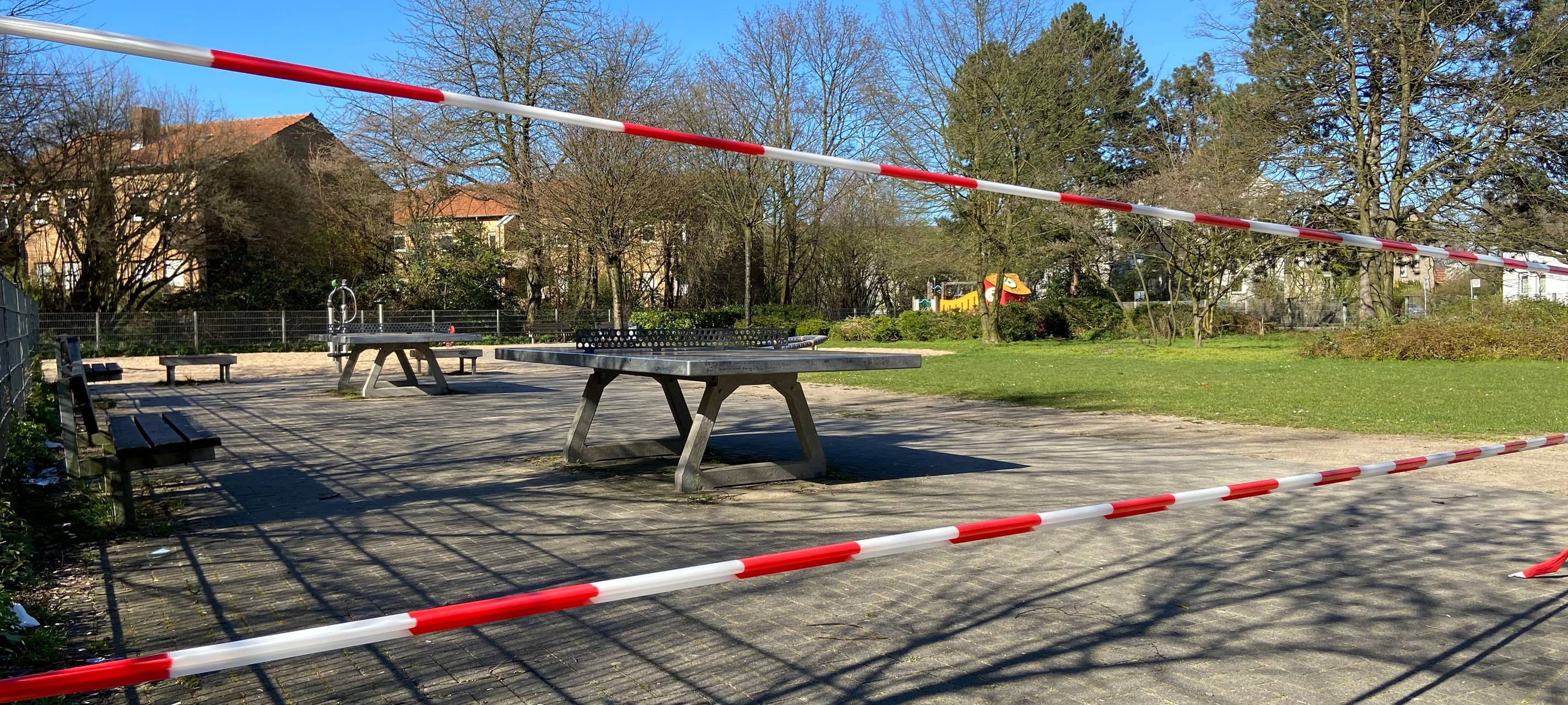 Gesperrter Spielplatz während der Corona-Krise