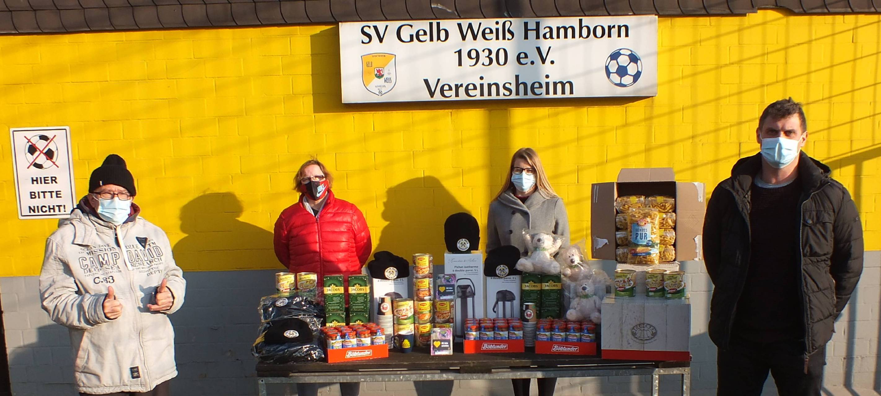 Duisburger Fußballverein Gelb Weiß Hamborn-Spende für "Wohltätige Hand"