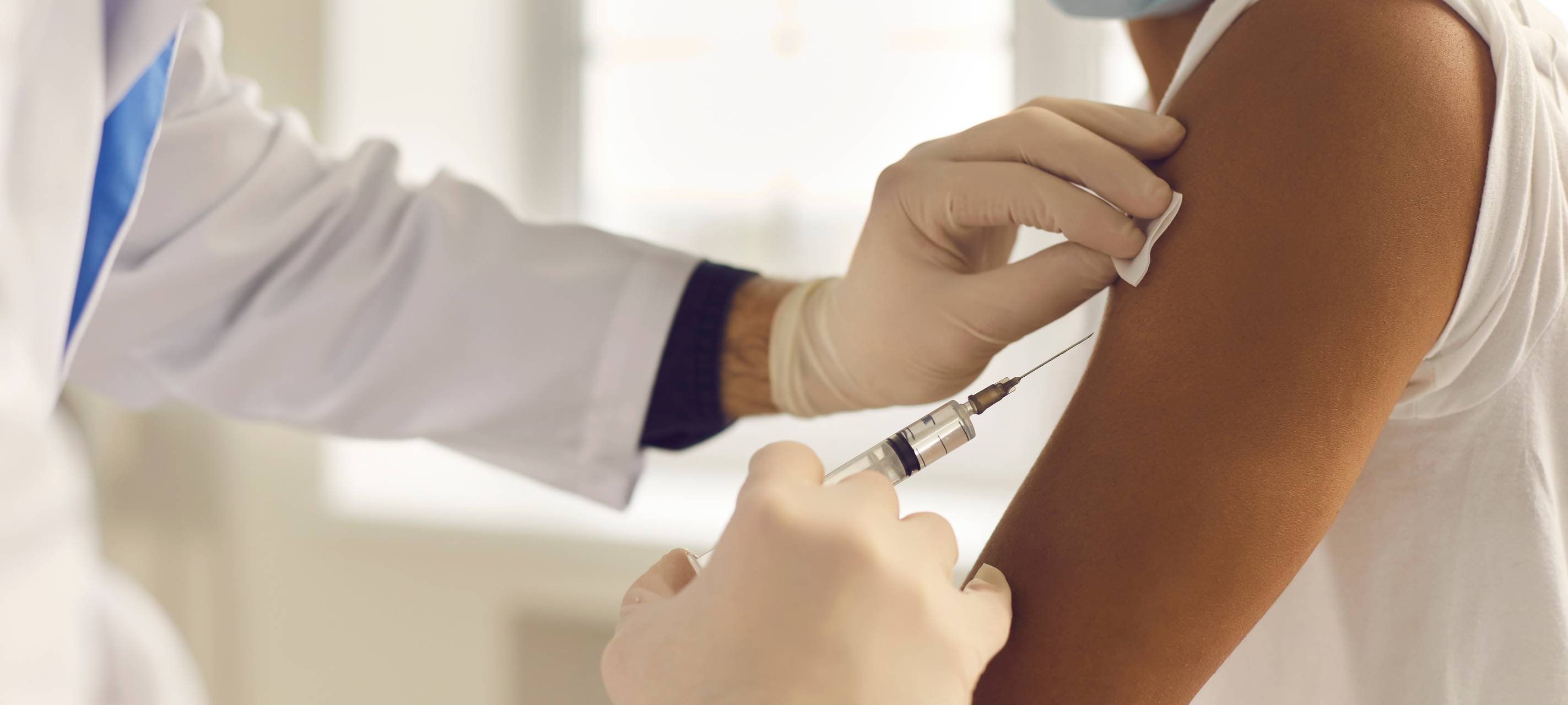 Impfung, Impfen, Covid, Covid 19, Corona, Coronavirus, Virus, Spritze, Arzt, Medizin, Doktor