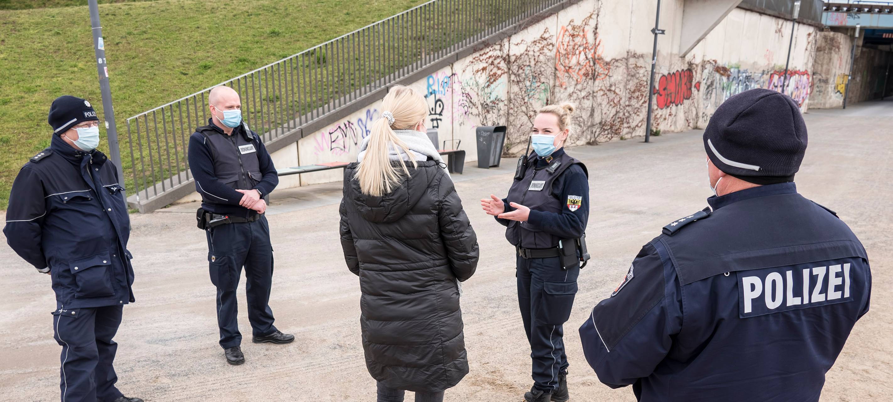 Polizei und Ordnungsamt verstärken gemeinsame Corona-Fußstreifen in Duisburg