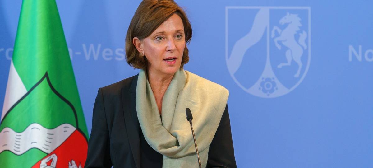 NRW-Schulministerin Gebauer kommt nach Duisburg